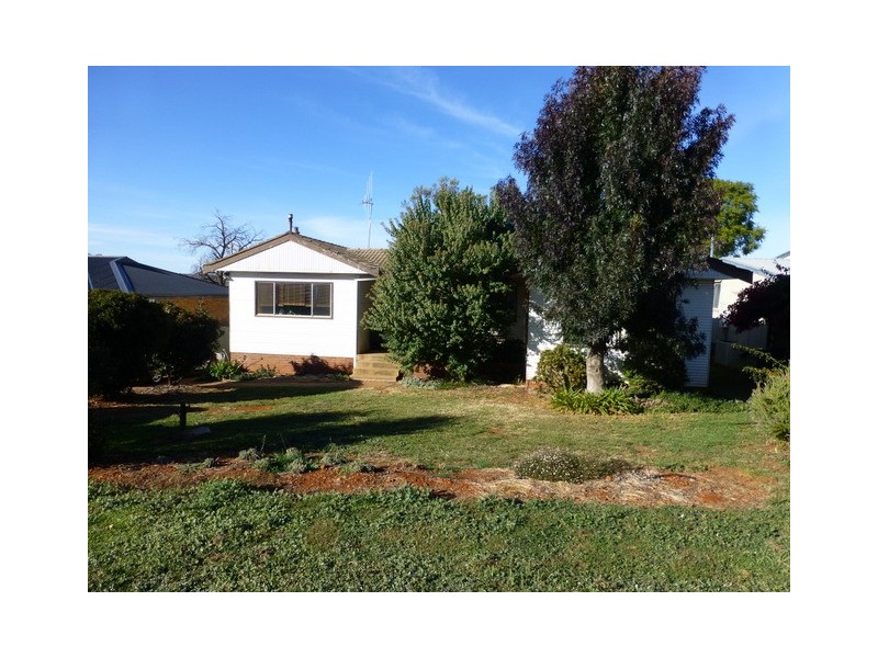 5 Evans Parade, Parkes NSW 2870