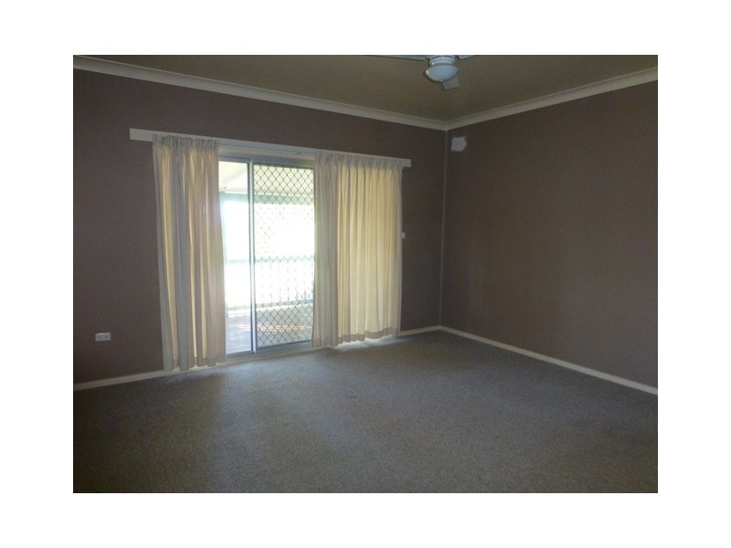 5 Evans Parade, Parkes NSW 2870