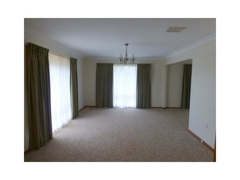 42 Molong Road, Parkes NSW 2870