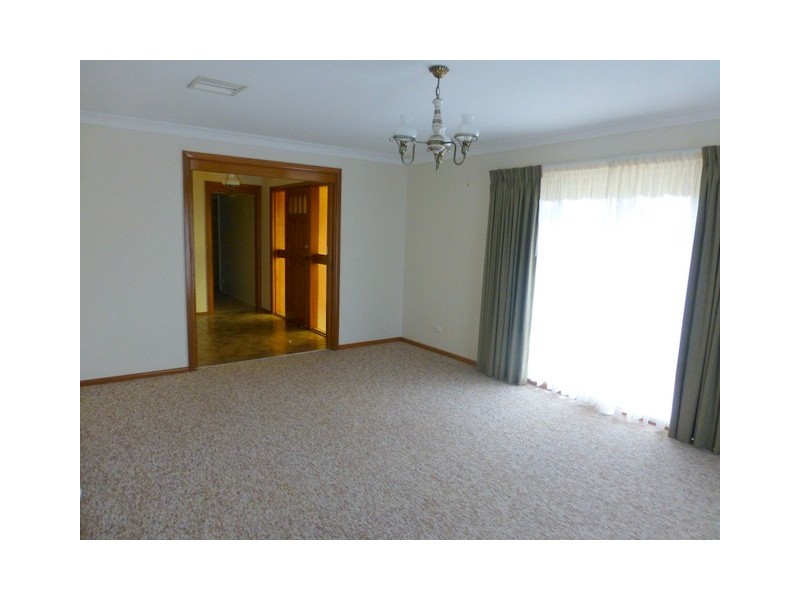 42 Molong Road, Parkes NSW 2870