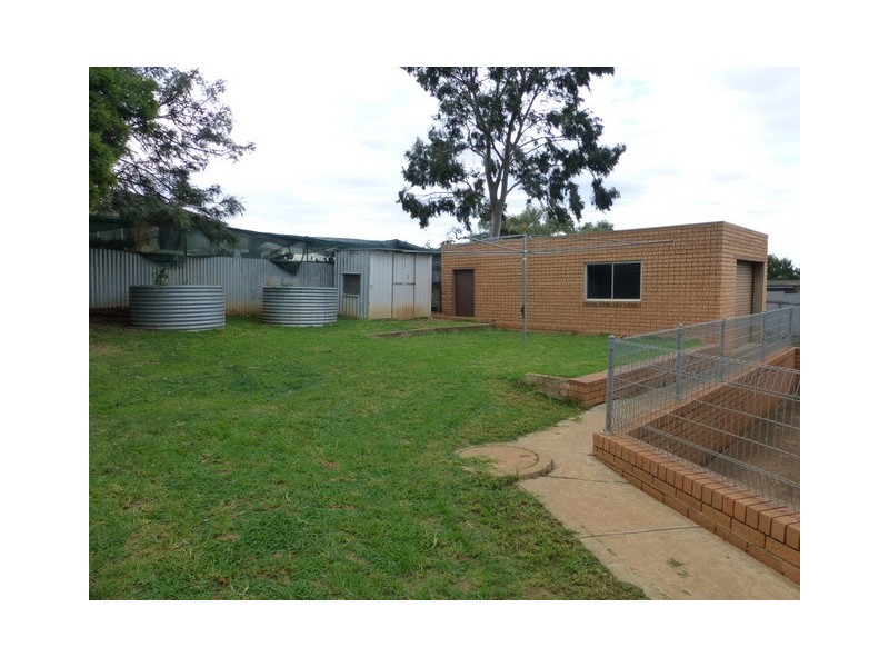 42 Molong Road, Parkes NSW 2870