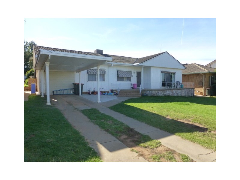 18 Evans Parade, Parkes NSW 2870