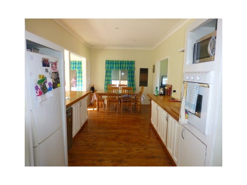 18 Evans Parade, Parkes NSW 2870