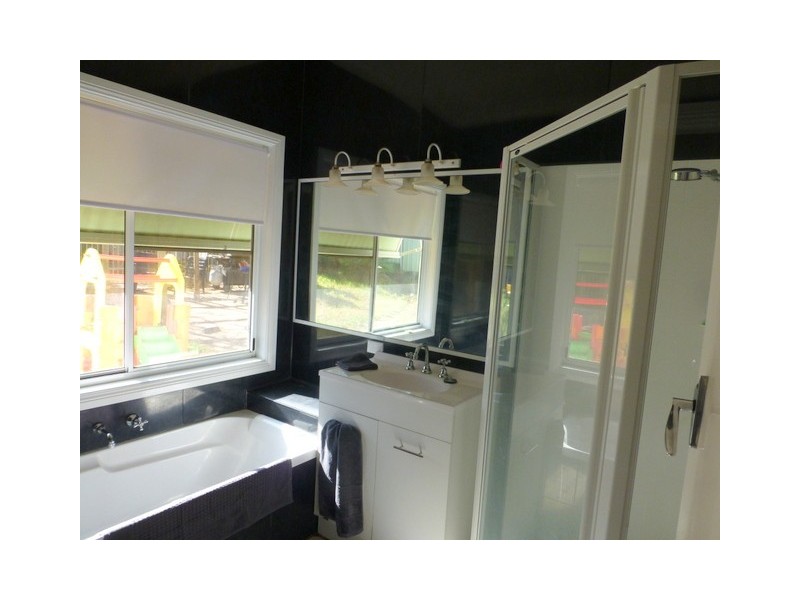 18 Evans Parade, Parkes NSW 2870