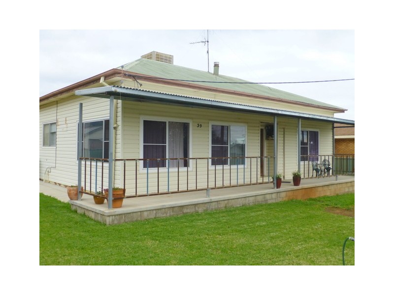 39 Thornbury Street, Parkes NSW 2870