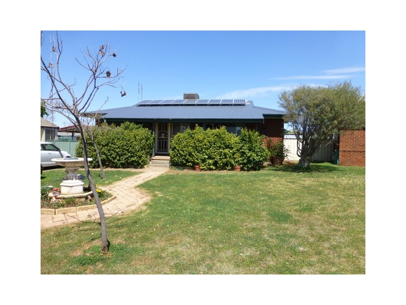 23 Westcott Crescent, Parkes NSW 2870