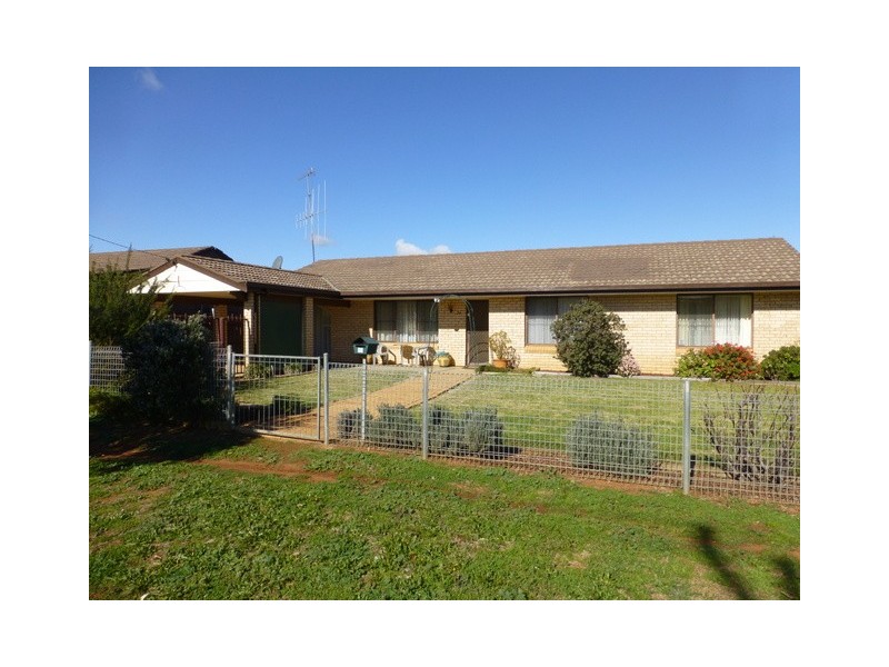 27 Webb Street, Parkes NSW 2870