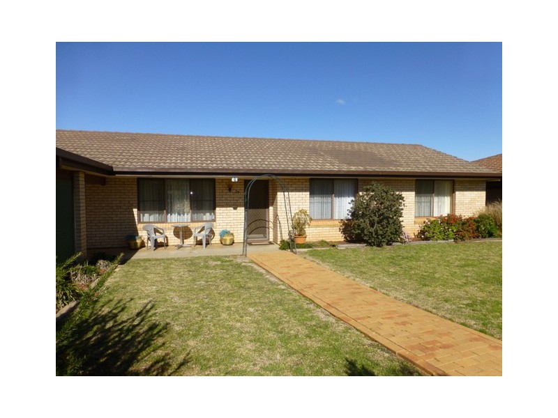 27 Webb Street, Parkes NSW 2870