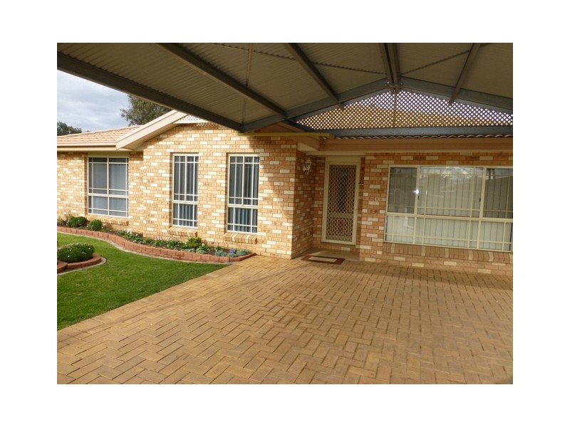 41 Flinders Street, Parkes NSW 2870