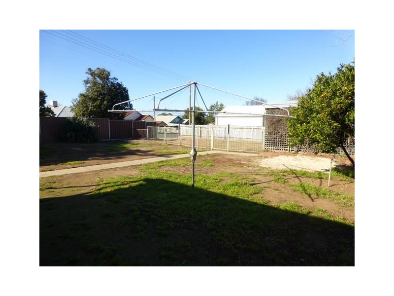 29 Orange Street, Parkes NSW 2870