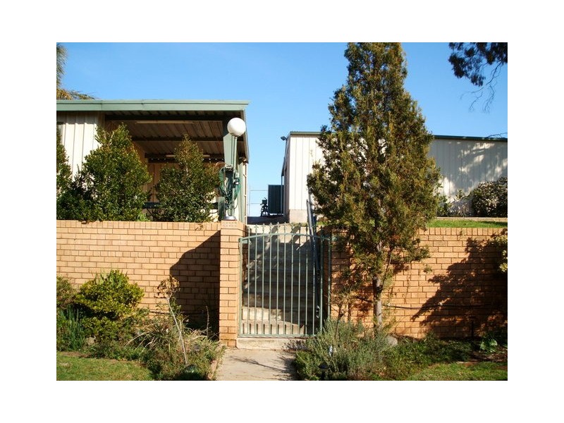 20 Albert Street, Parkes NSW 2870