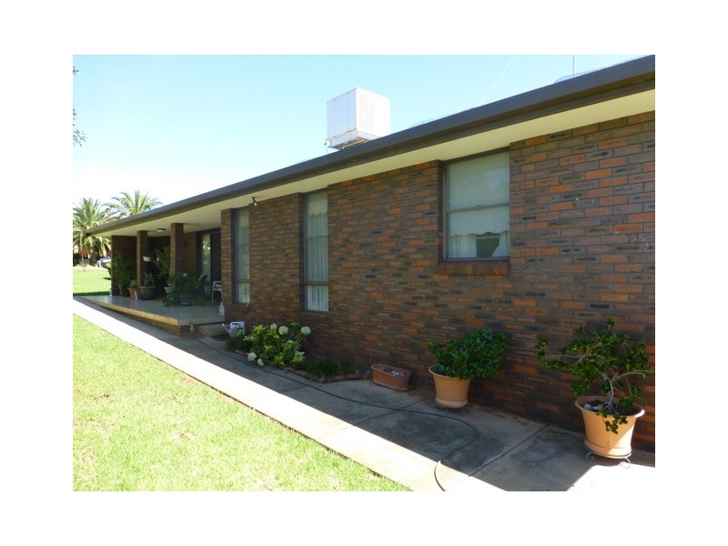 6 Coronation Avenue, Parkes NSW 2870