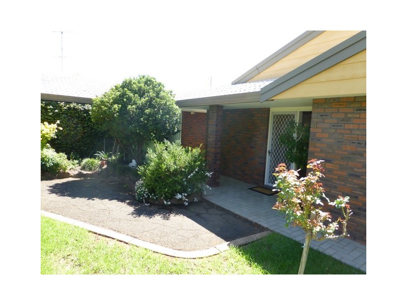 6 Coronation Avenue, Parkes NSW 2870