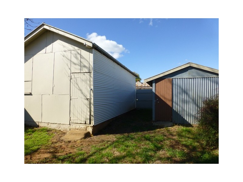 111 Currajong Street, Parkes NSW 2870