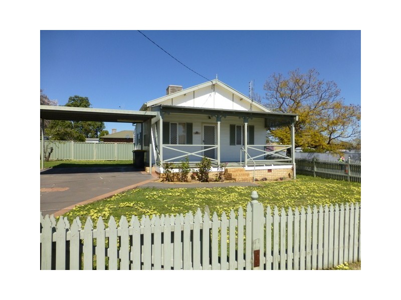 13 Medlyn Street, Parkes NSW 2870