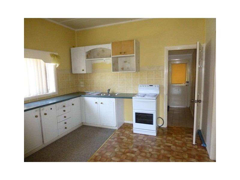 13 Medlyn Street, Parkes NSW 2870