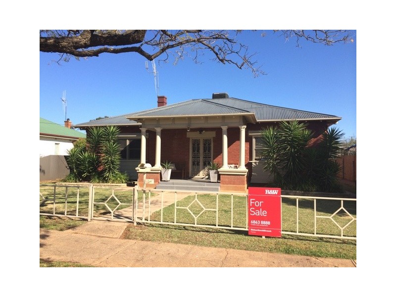 36 Close Street, Parkes NSW 2870