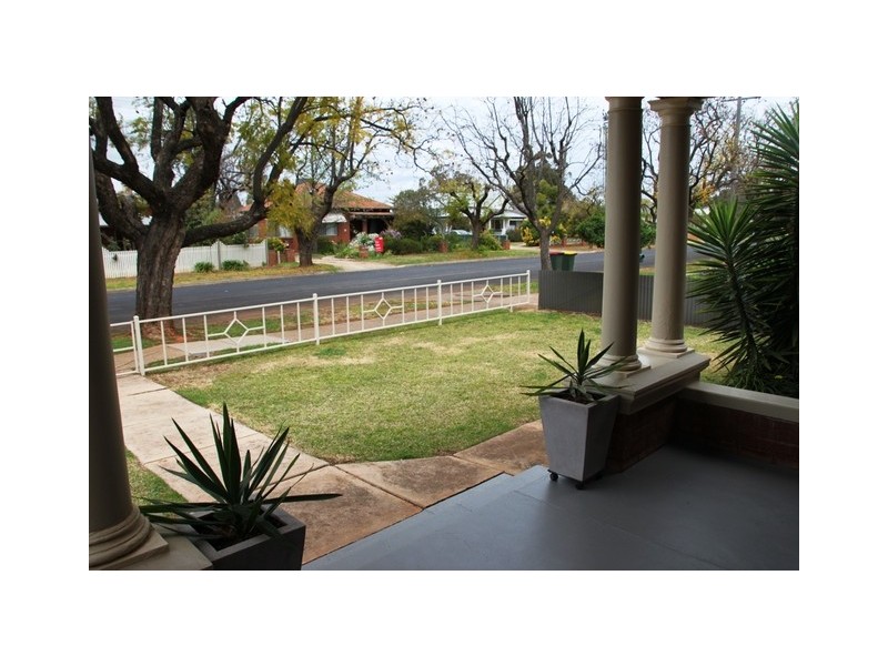 36 Close Street, Parkes NSW 2870