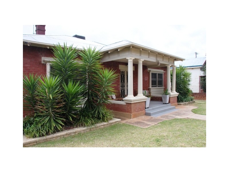 36 Close Street, Parkes NSW 2870