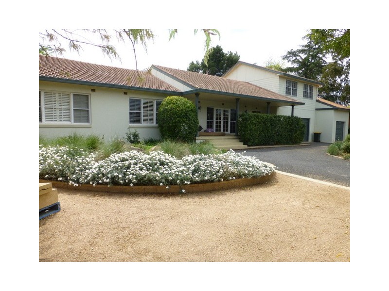 16 Molong Road, Parkes NSW 2870