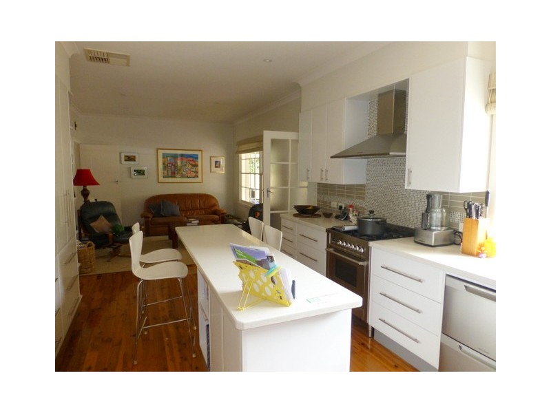 16 Molong Road, Parkes NSW 2870