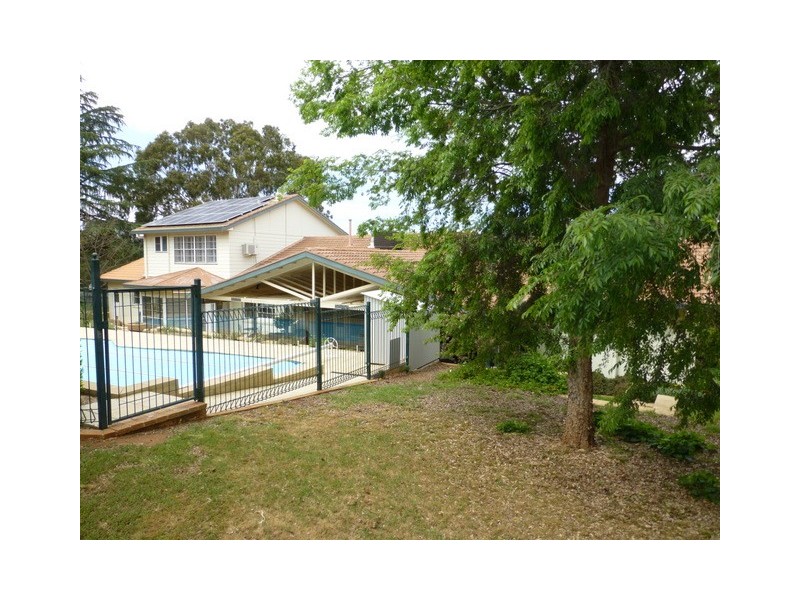 16 Molong Road, Parkes NSW 2870