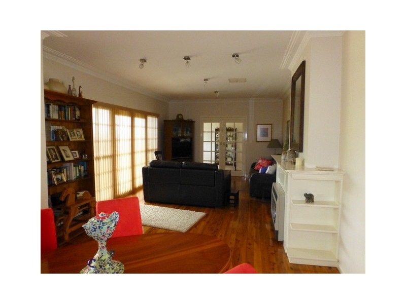 16 Molong Road, Parkes NSW 2870