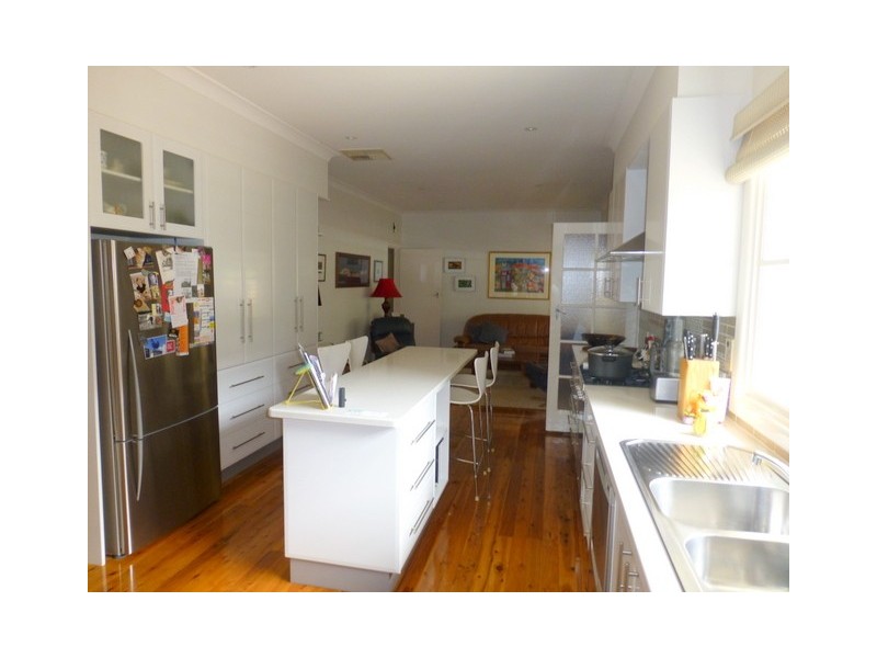 16 Molong Road, Parkes NSW 2870