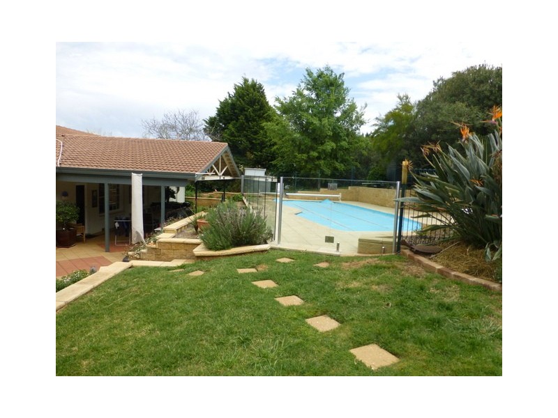 16 Molong Road, Parkes NSW 2870