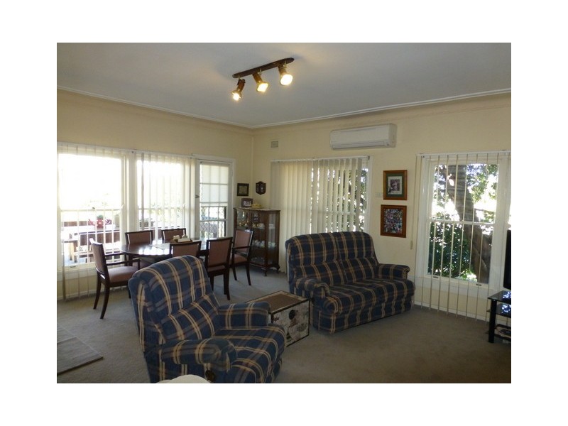 1 Brolgan Road, Parkes NSW 2870