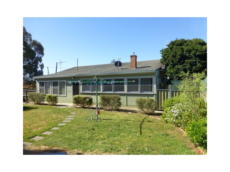 1 Brolgan Road, Parkes NSW 2870