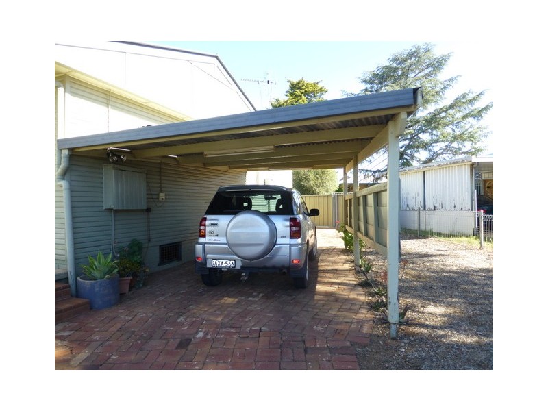 1 Brolgan Road, Parkes NSW 2870