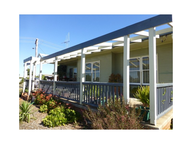 1 Brolgan Road, Parkes NSW 2870