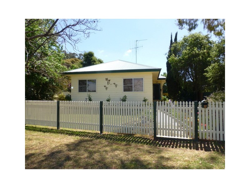 10 Orange Street, Parkes NSW 2870