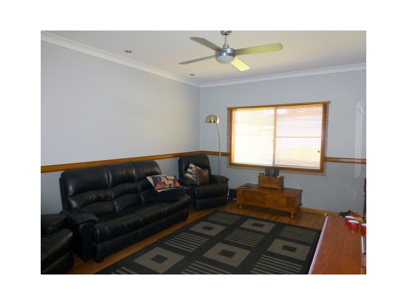10 Orange Street, Parkes NSW 2870