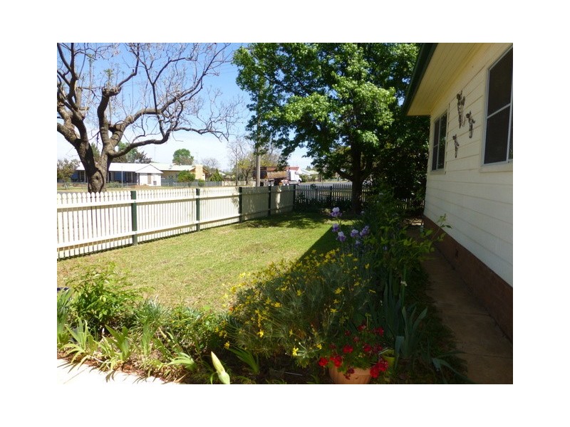 10 Orange Street, Parkes NSW 2870