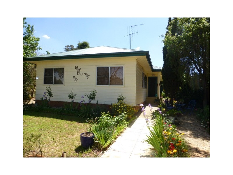 10 Orange Street, Parkes NSW 2870