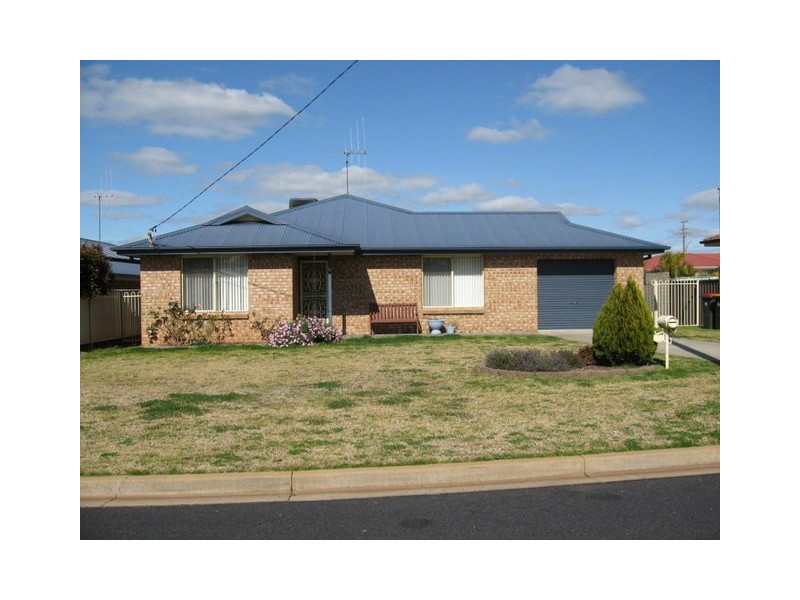 5 Guillan Place, Parkes NSW 2870