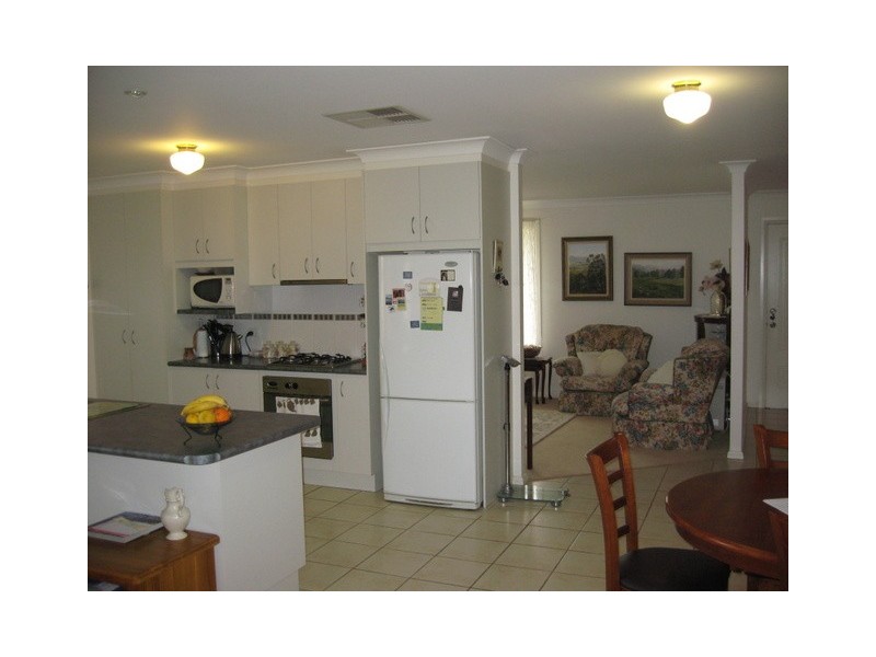 5 Guillan Place, Parkes NSW 2870