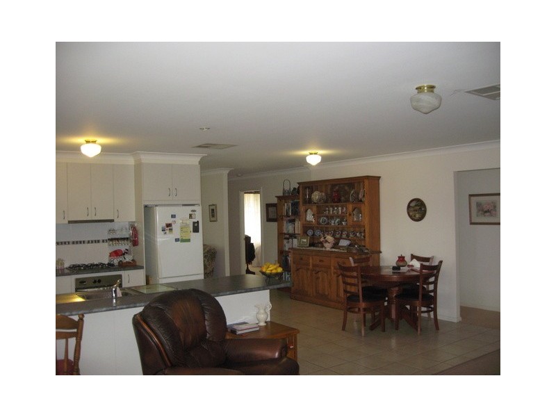 5 Guillan Place, Parkes NSW 2870