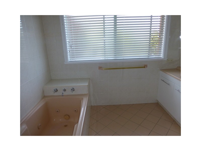 2 Jones Street, Parkes NSW 2870