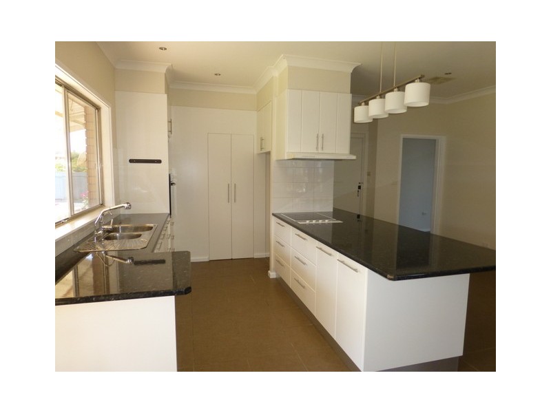 2 Jones Street, Parkes NSW 2870