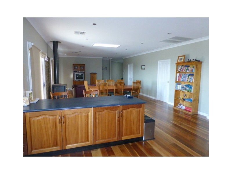 15 Glenwarrie Place, Parkes NSW 2870