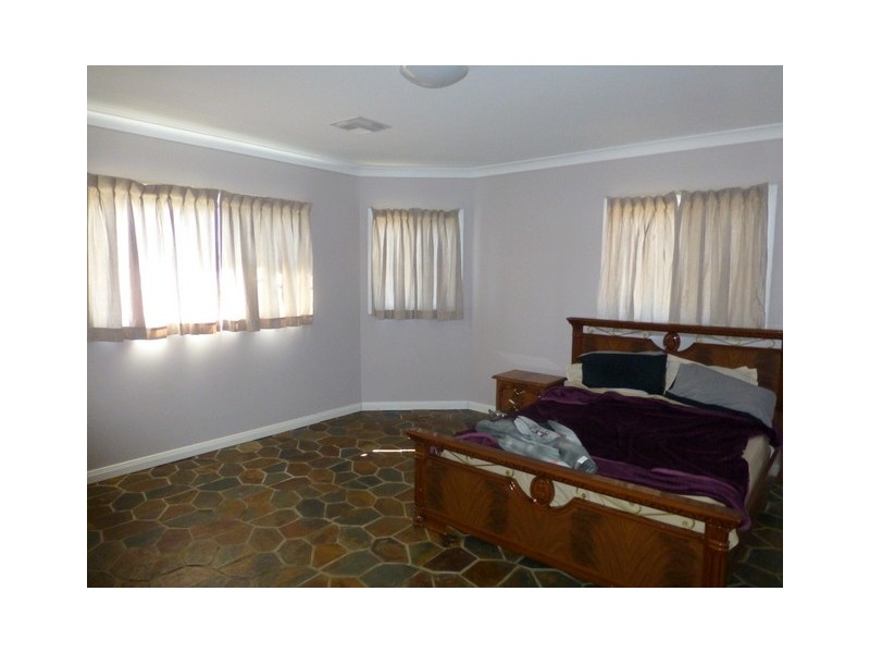 15 Glenwarrie Place, Parkes NSW 2870