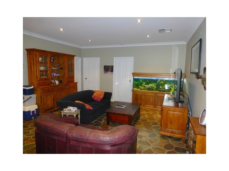 15 Glenwarrie Place, Parkes NSW 2870