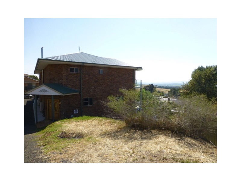 15 Glenwarrie Place, Parkes NSW 2870