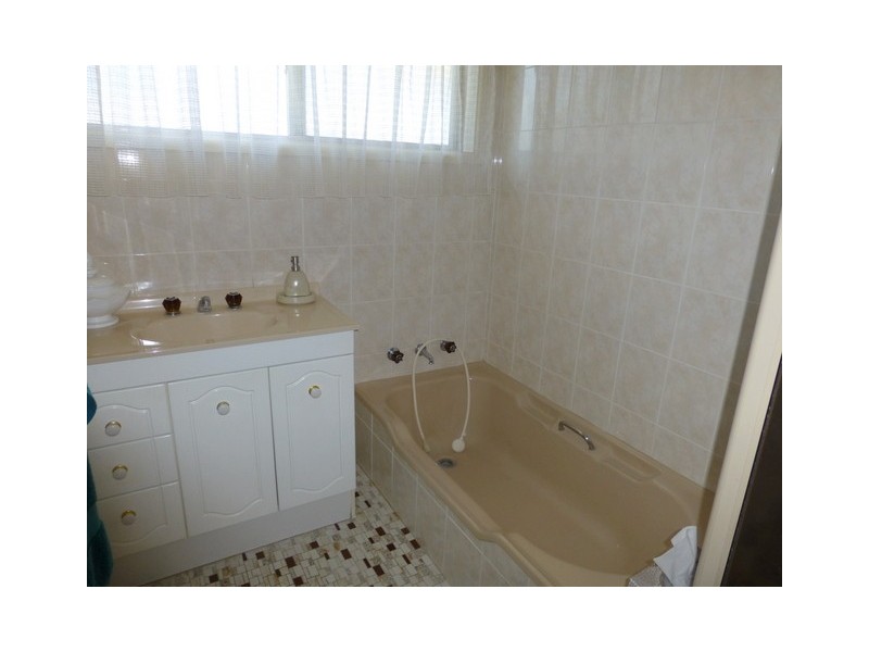 82 Woodward Street, Parkes NSW 2870