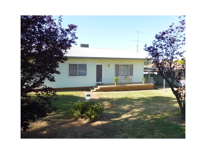 82 Woodward Street, Parkes NSW 2870