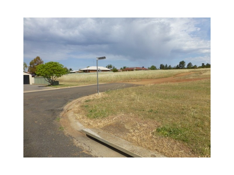 1 Vaucluse Place, Parkes NSW 2870