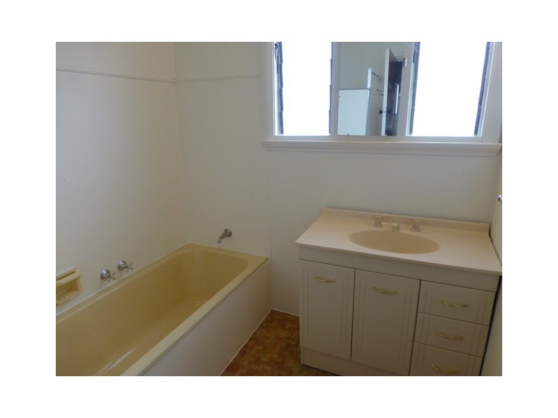 14 Want Street, Parkes NSW 2870